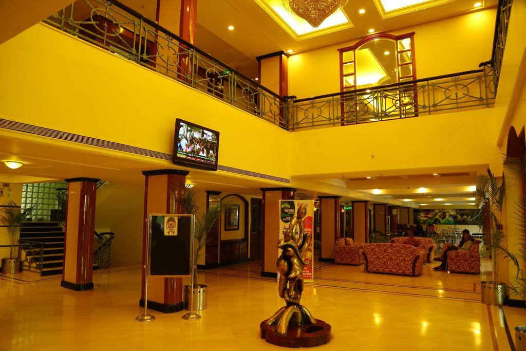 Kences Hotel -Opp Apsrtc Bus Stand Tirupati Esterno foto