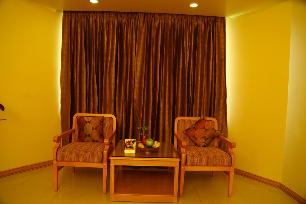 Kences Hotel -Opp Apsrtc Bus Stand Tirupati Esterno foto