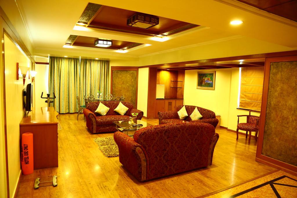 Kences Hotel -Opp Apsrtc Bus Stand Tirupati Esterno foto