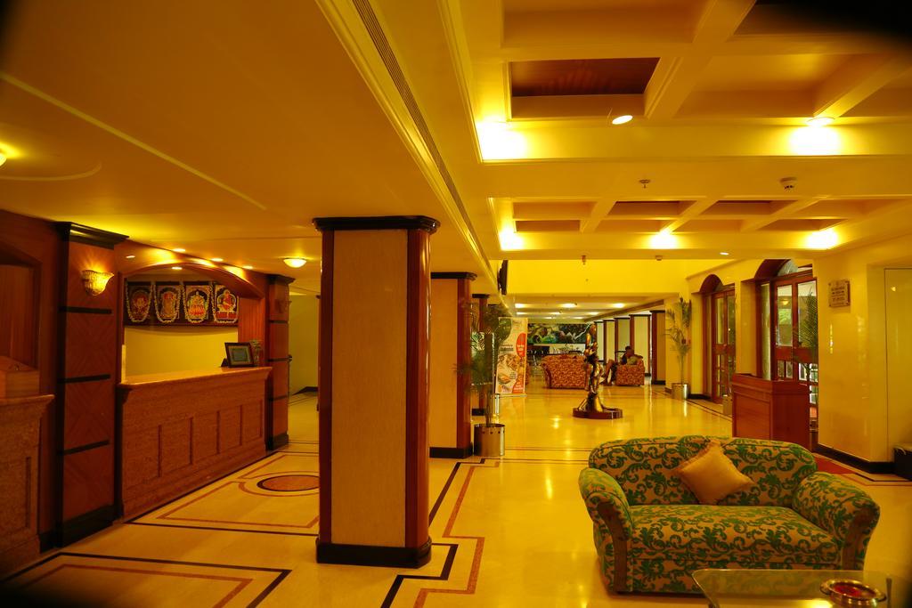 Kences Hotel -Opp Apsrtc Bus Stand Tirupati Esterno foto